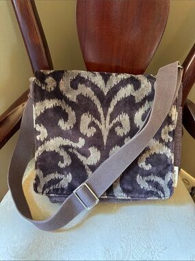 Renew Project renewproject.org wool and chenille messenger bag by refugee women